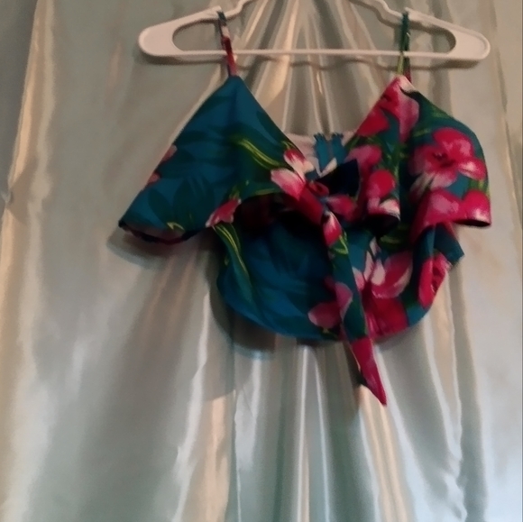 Crop top - Picture 1 of 2